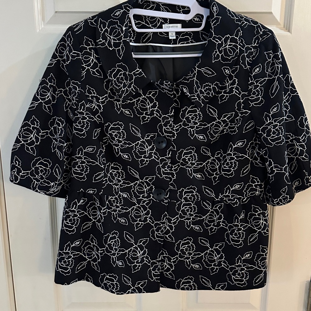Semantiks  SZ 14 Black and White jacket top.